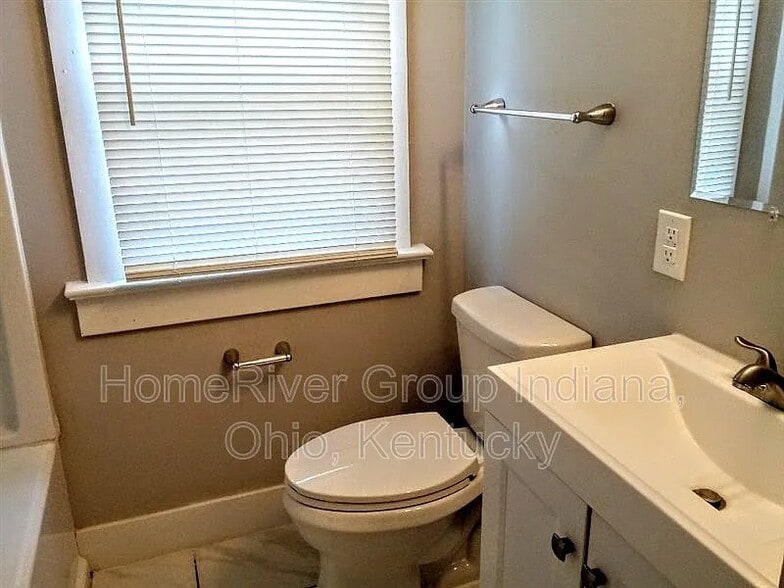 Building Photo - 1328 Wakefield Ave