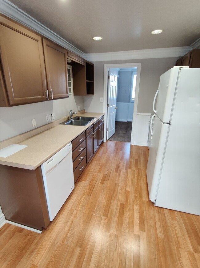 Building Photo - Cute 3 Bed/1Bath House for Rent in Provo!!