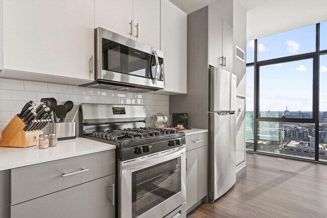 Building Photo - 1314 W Randolph St