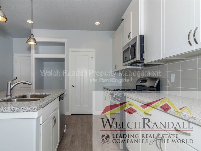 Building Photo - 1177 W Jackson Ave