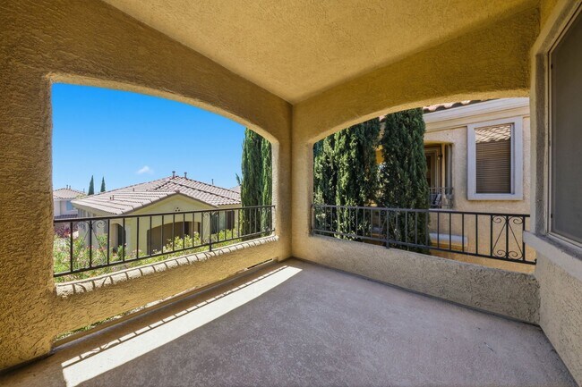 Building Photo - Spacious Summerlin Gem with Loft and Balcony Suite