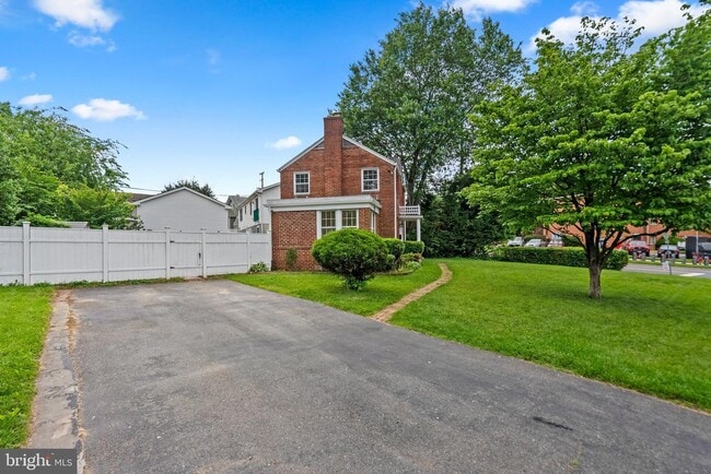 Building Photo - 2200 Windham Ln