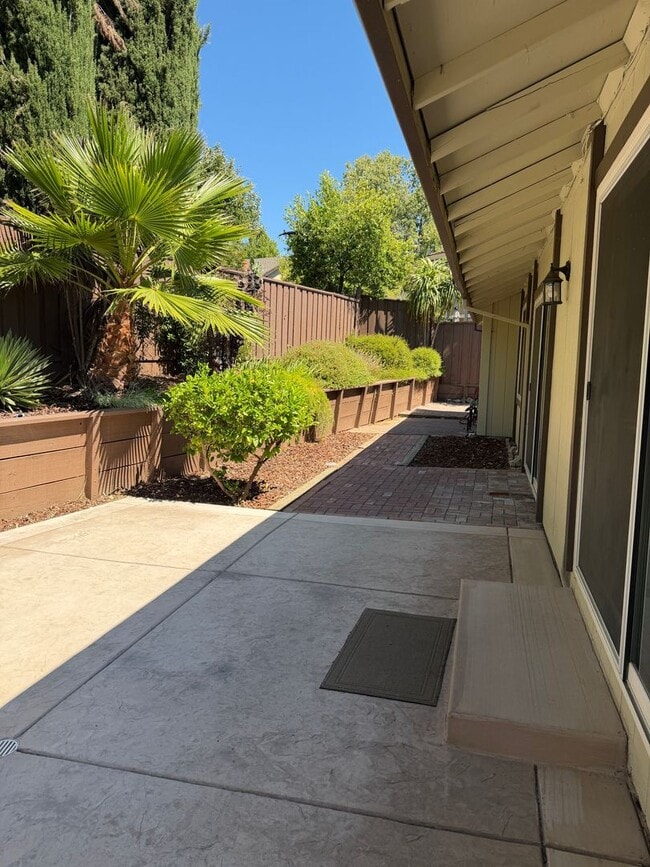 Building Photo - 5447 Anselmo Ct