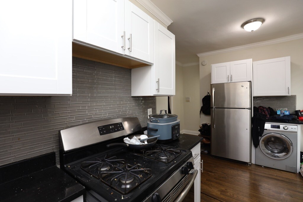 Building Photo - 3815 N Greenview Ave