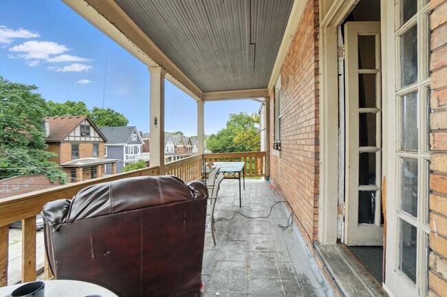 Building Photo - 7 bed/2 bath on Atkinson, Mins. from UC for Only $650/pp ($4,550/mo)!