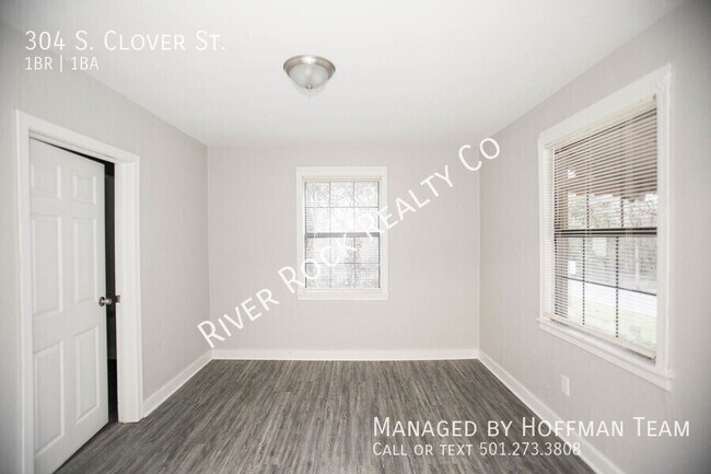 Building Photo - 304 S Clover St