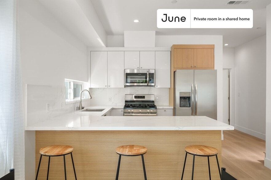 Building Photo - Room in Shared 5 bed/4 bath home