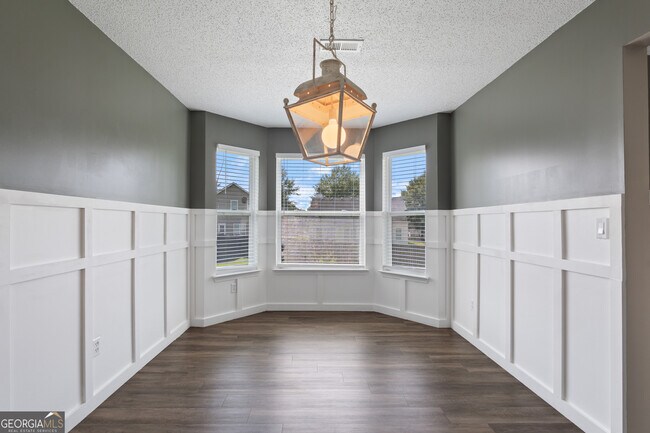 Building Photo - 3902 Arabian Way SW