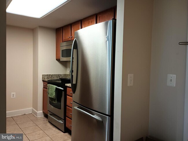 Building Photo - 11800 Sunset Hills Rd