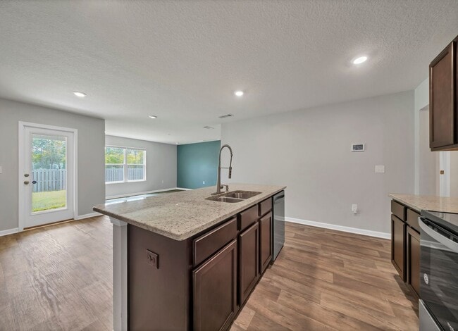 Building Photo - 1035 Limpkin St