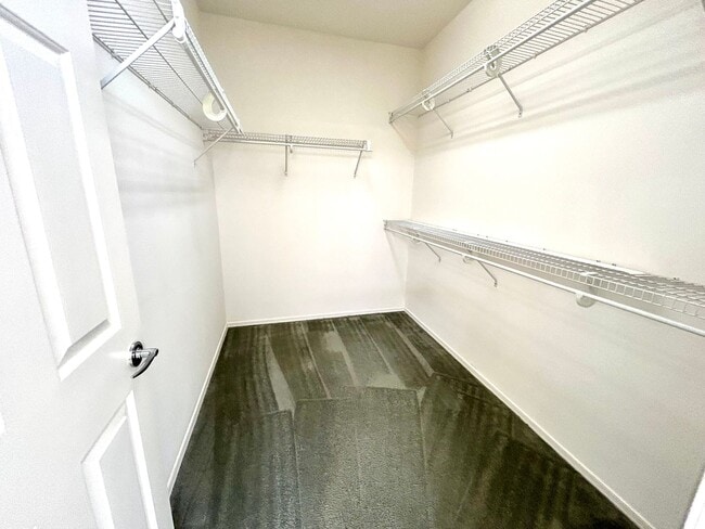 Building Photo - Single story 55+ community on golf course