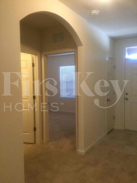 Building Photo - 2472 SE Floresta Dr