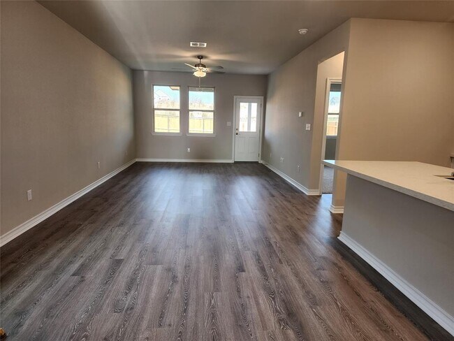 Building Photo - 221 Papaya Dr