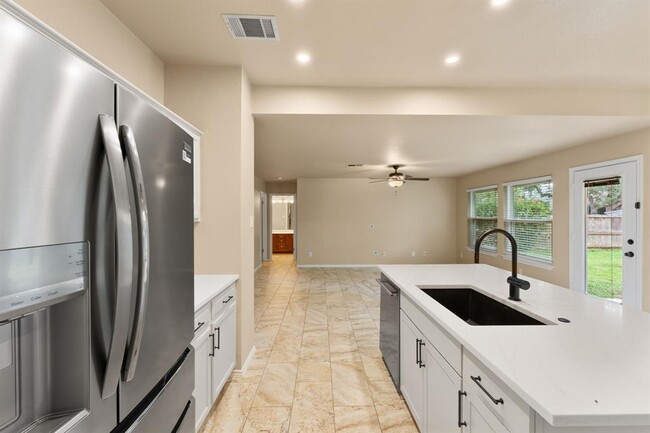 Building Photo - 2104 Lobelia Dr