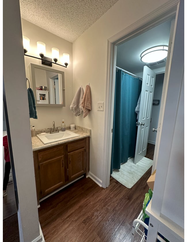 Building Photo - 2 bedroom condo across from UGA's Health and Science campus pre lease