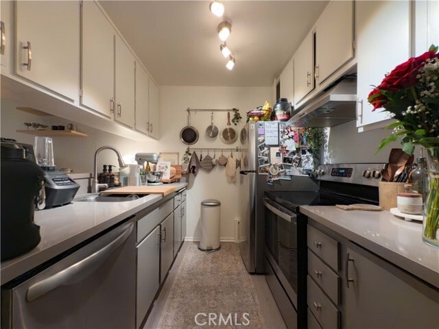 Building Photo - 532 N Rossmore Ave