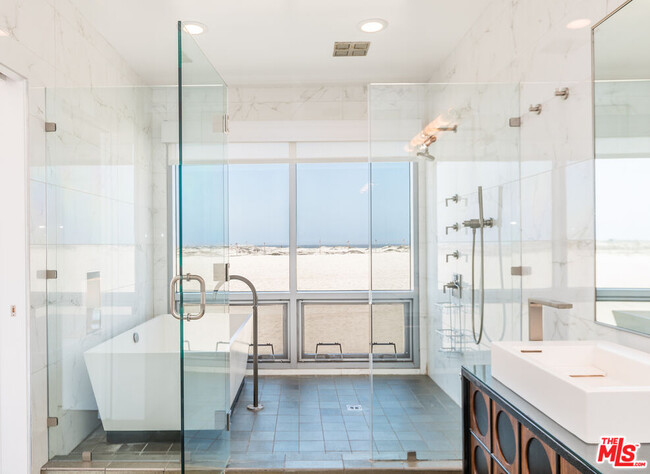 Building Photo - 5205 Ocean Front Walk