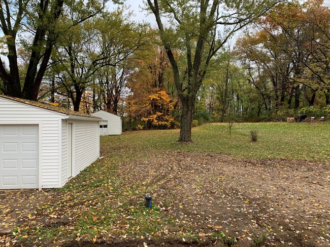 Building Photo - Newly renovated 3 bedroom 2 bath house