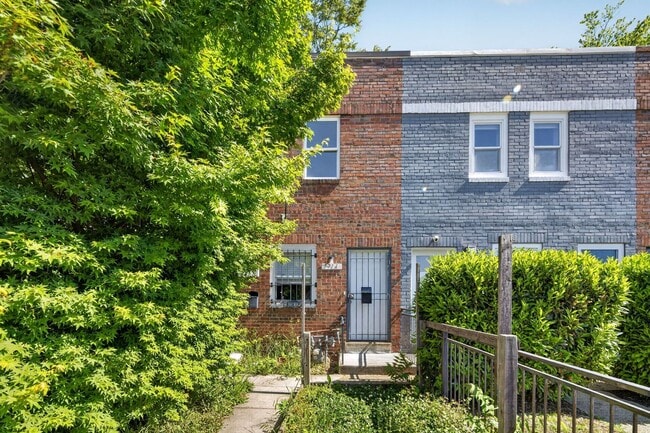 Building Photo - 1714 Gales St NE