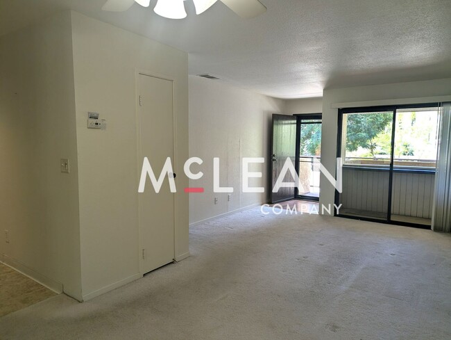 Building Photo - Cozy Palm Springs Villas II Condo