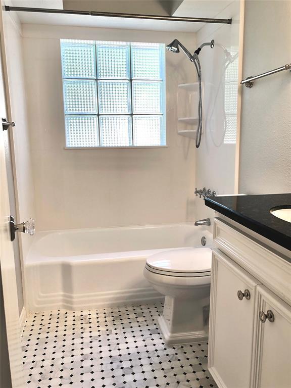 Building Photo - 2402 Watts St