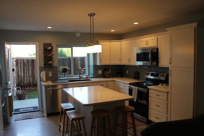 Building Photo - 4901 E Kelton Ln