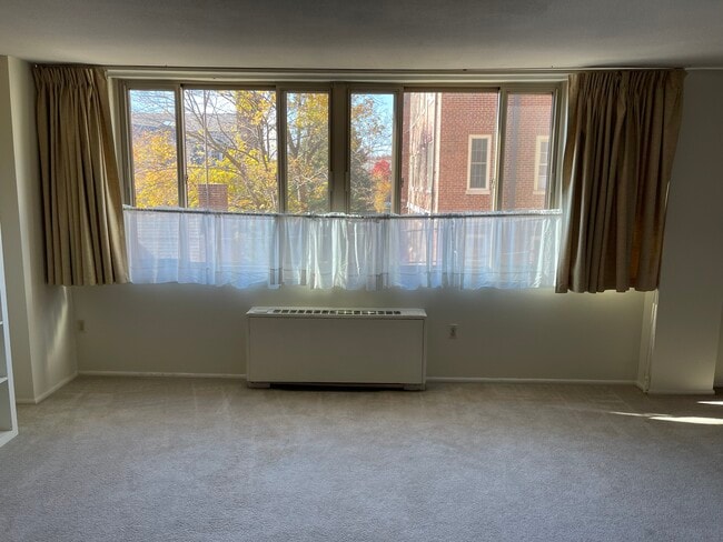 Building Photo - 1 E University Pky