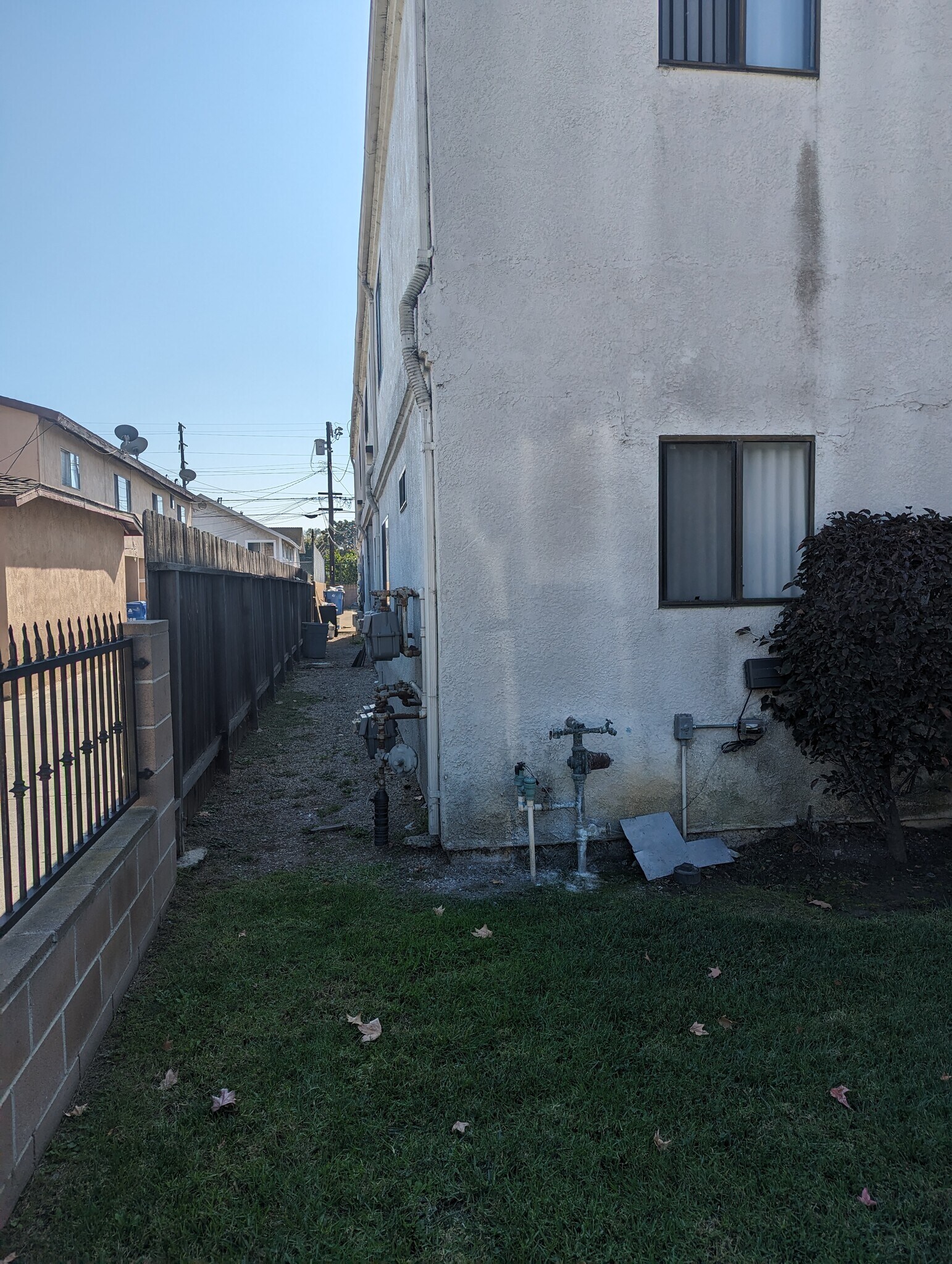 Building Photo - 1570 W 207th St