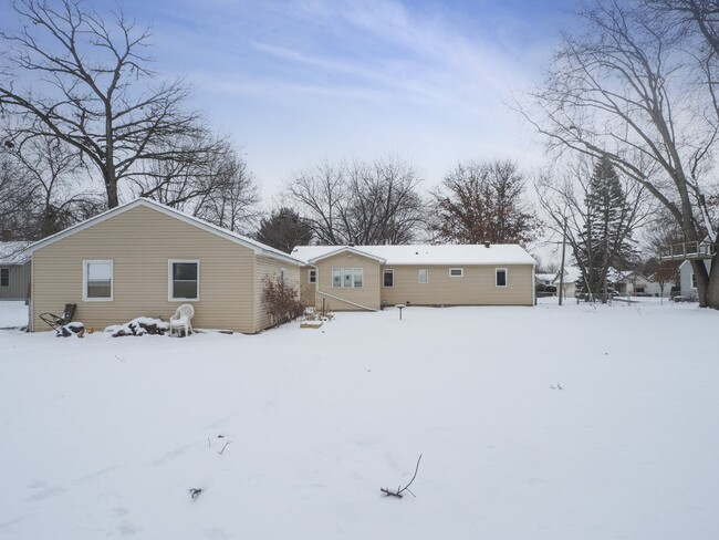 Building Photo - Beautiful 4 bedroom home in Coon Rapids