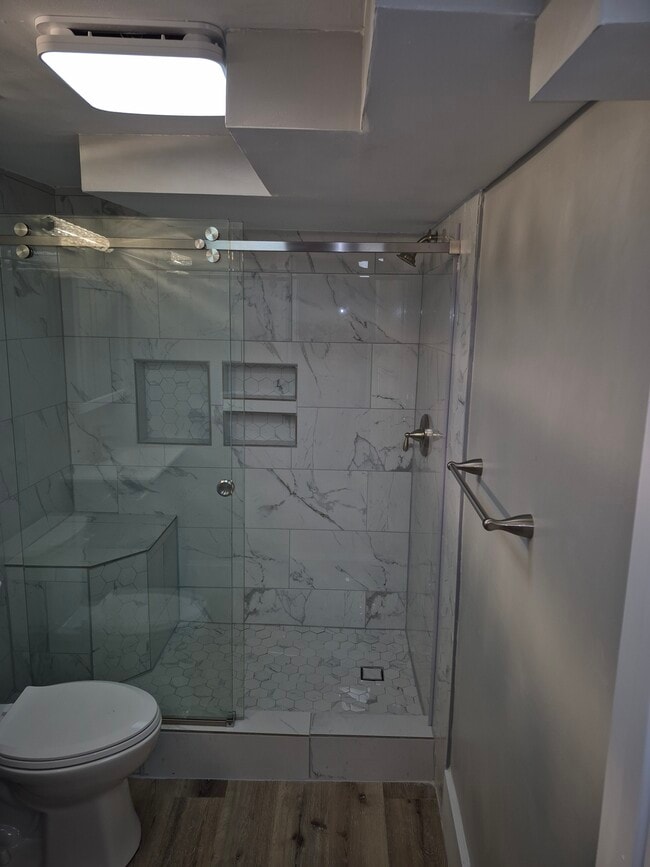 Building Photo - 509 Swan St