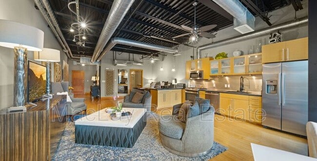 Building Photo - 4020 N Scottsdale Rd
