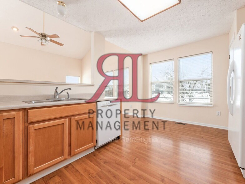 Building Photo - 5567 Hillbrook Dr