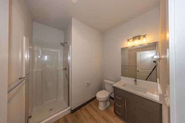 Building Photo - Brand New! - 2 Bedr in Gated Community - Free xfinity Internet