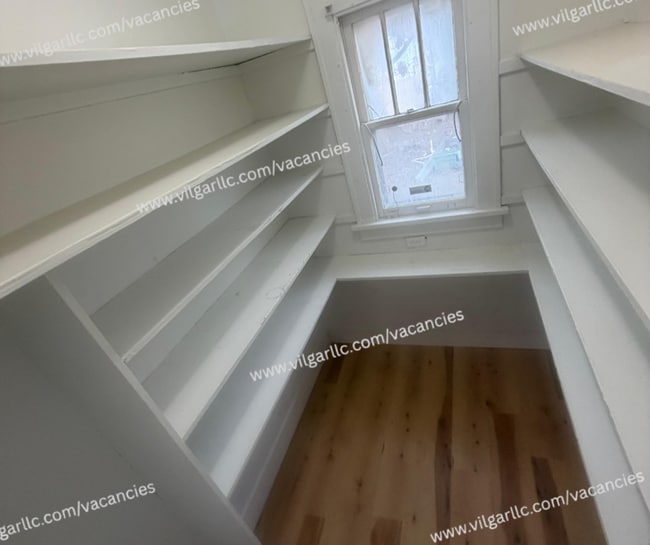 Building Photo - 3 Large Bedrooms • 1 Full Bathroom.  Spacious home ready for immediate move-in.