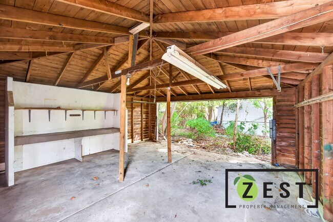 Building Photo - 15494 Bringard Dr