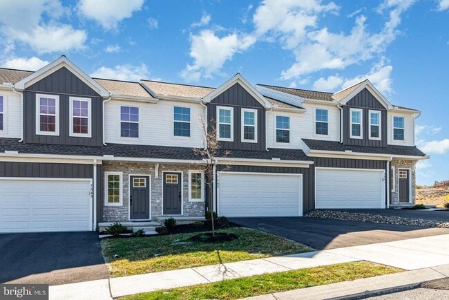 Building Photo - 7843 Briarwood Dr