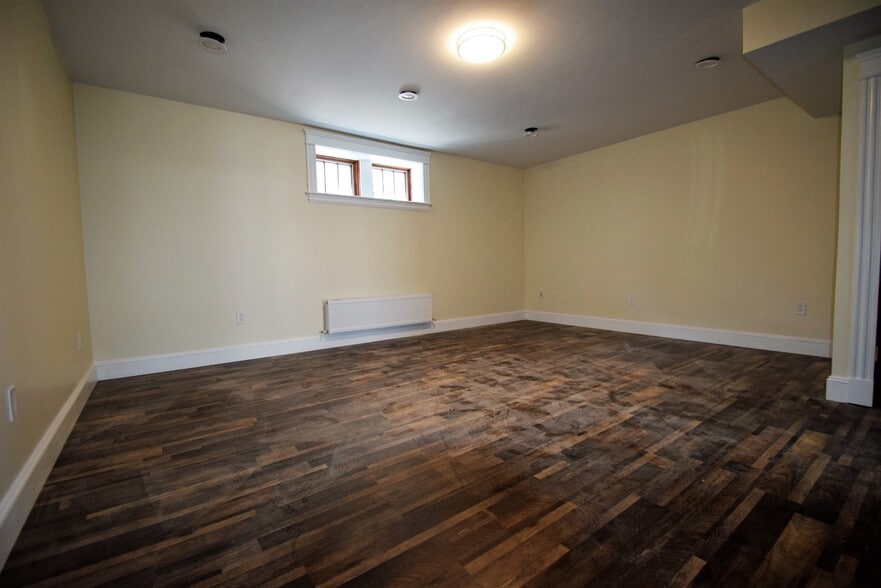 Building Photo - 44 Gerrish St