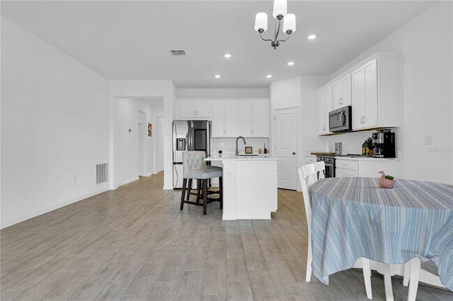 Building Photo - 5920 Catamaran Ave