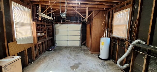 Building Photo - 20405 Williams St