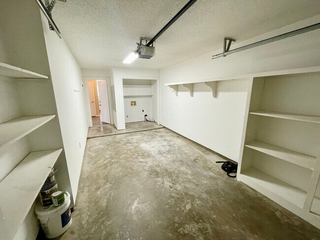Building Photo - 3/2 townhouse for rent in Brandon 047!