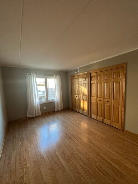 Building Photo - 7347 W 79th Pl