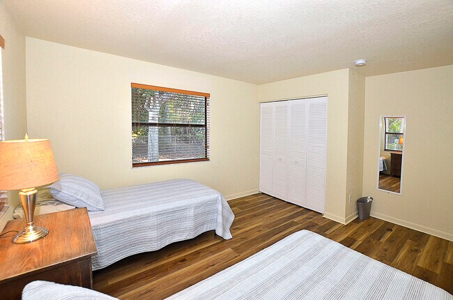 Building Photo - 1135 3rd Ave