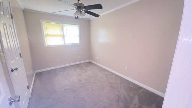 Building Photo - 206 Webb Rd