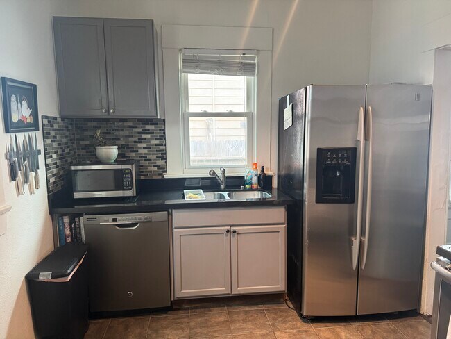 Building Photo - 5006 Hardy St