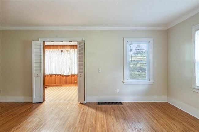 Building Photo - 425 Highland Ave