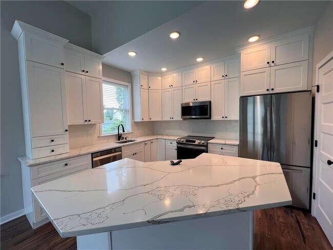 Building Photo - 5064 E Valley Rd