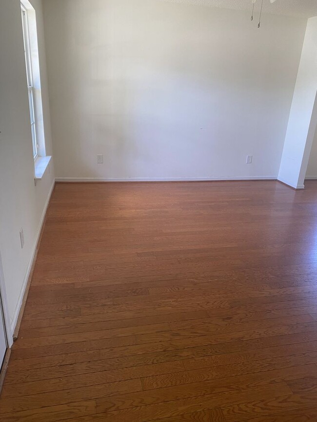 Building Photo - WOW!!! 4 Bedrooms 3.5 Bathrooms FOR RENT