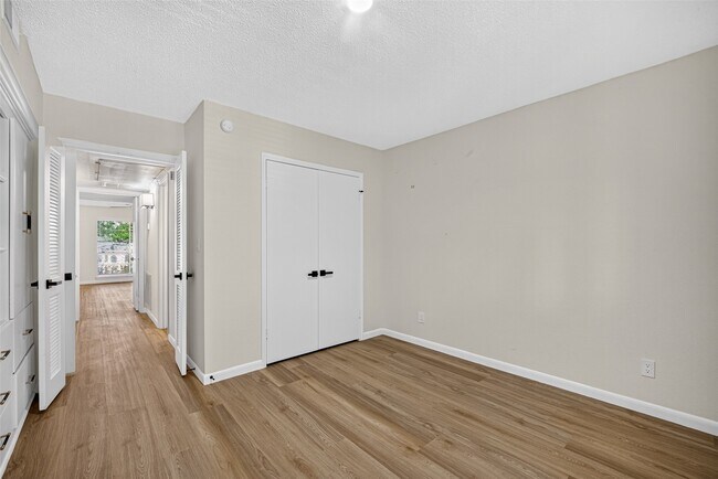Building Photo - 6547 Bayou Glen Rd