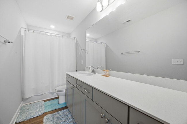 Building Photo - 450 Hawksbill Dr