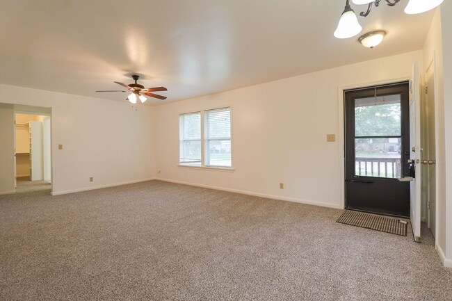 Building Photo - Charming 2 Bed, 1 Bath Home!